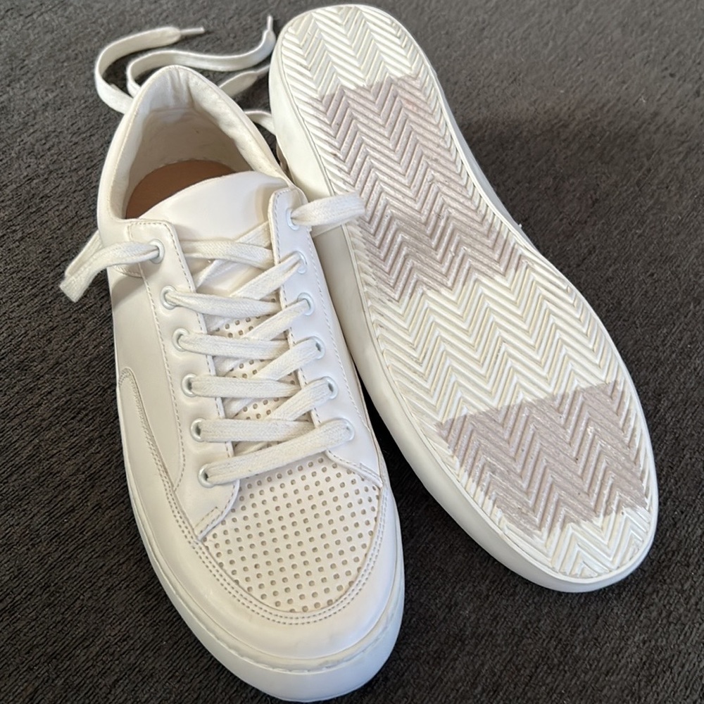 NWOT Womens Banana Republic Perforated Sneakers - Picture 5 of 11
